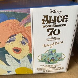 Disney Alice in wonderland tea cup set